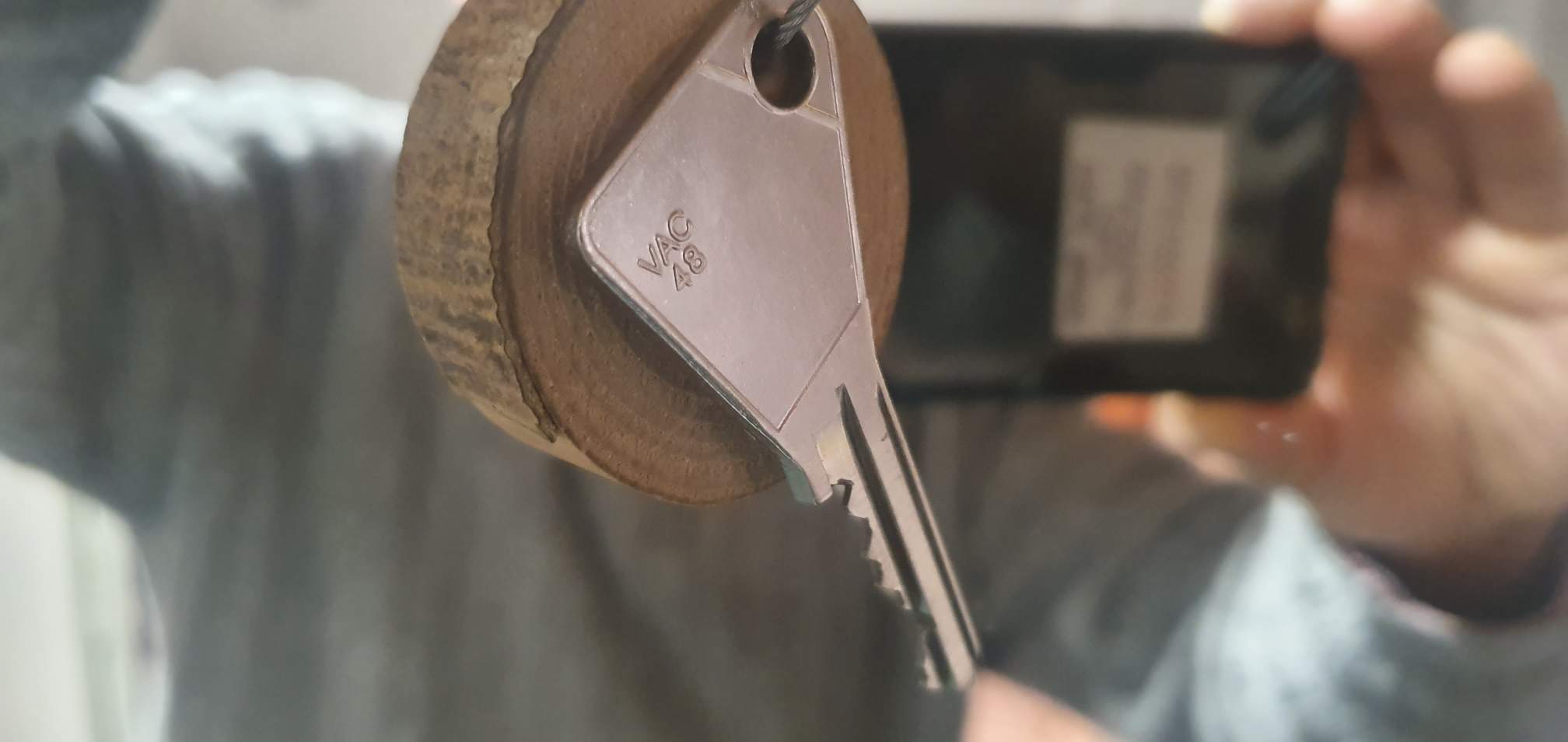 Hanging key